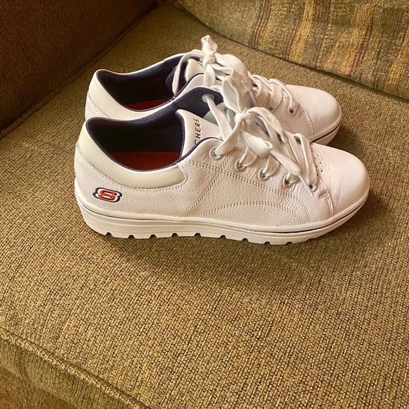 ❣️EUC- WHITE & NAVY STREET CLEATS 2  SNEAKERS - Picture 7 of 12